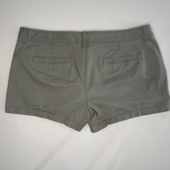 Old Navy Women's Gray Chino Shorts - Size 16 - Low Rise - Picture 2 of 7